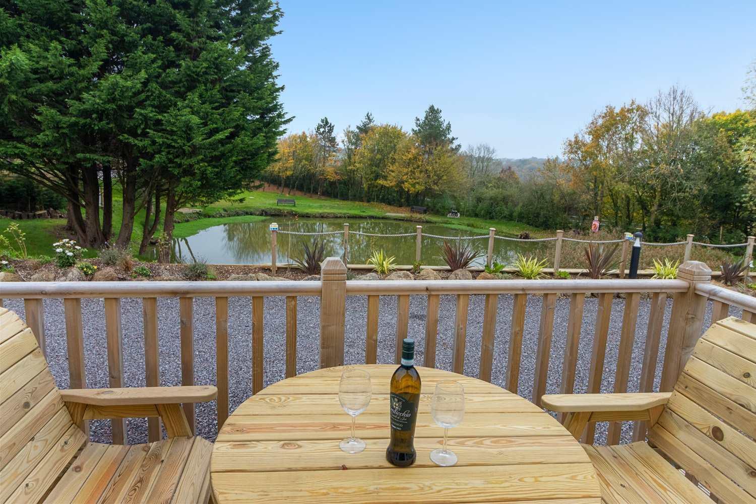 Chalet View - Fishing Lakes, Heated Outdoor Swimming Pool 500yrds Exeter