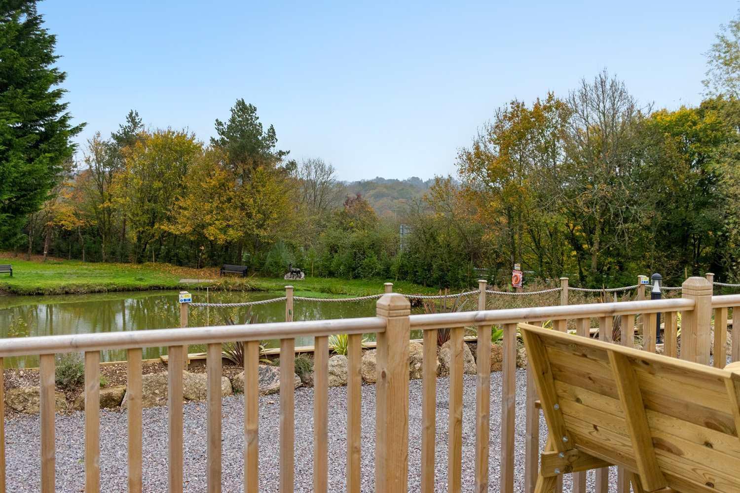 View - Fishing Lakes, Heated Outdoor Swimming Pool 500yrds Exeter