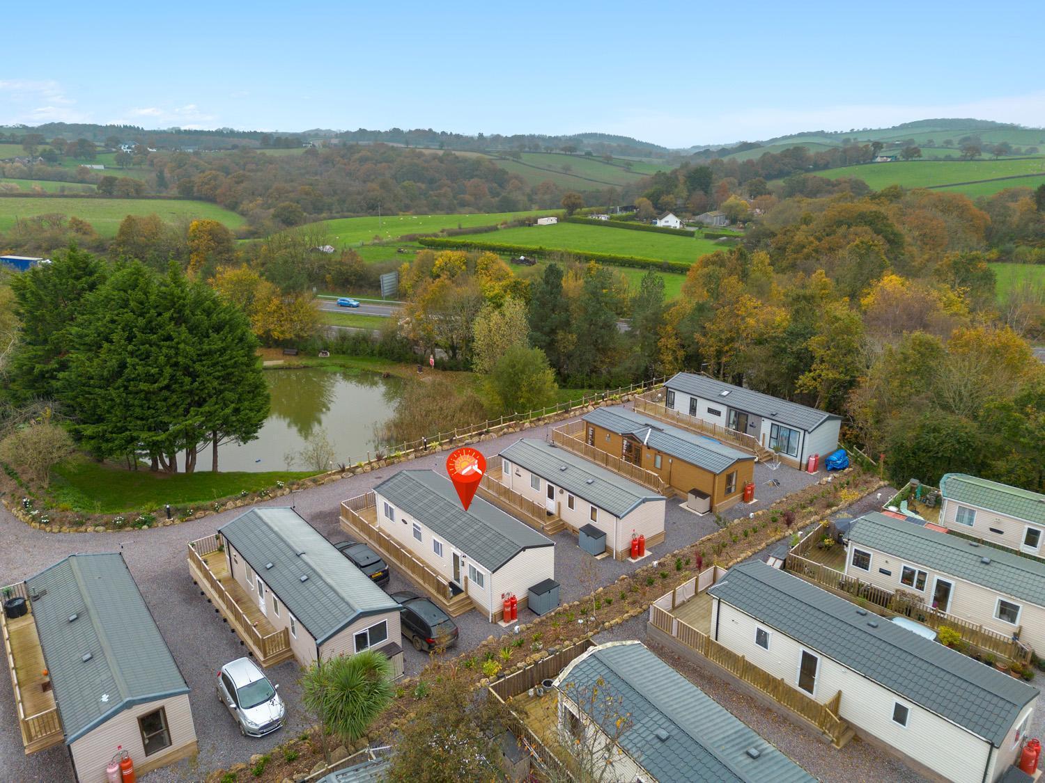 View - Fishing Lakes, Heated Outdoor Swimming Pool 500yrds Chalet *