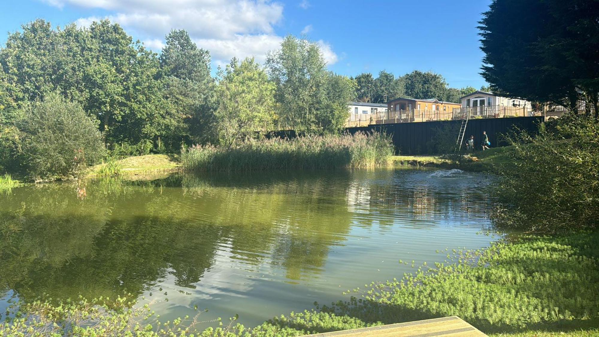View - Fishing Lakes, Heated Outdoor Swimming Pool 500yrds *